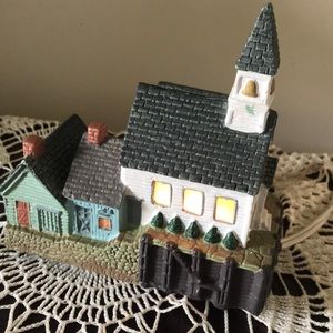 Avon Early American Lighted Church 1989 Collectible EUC